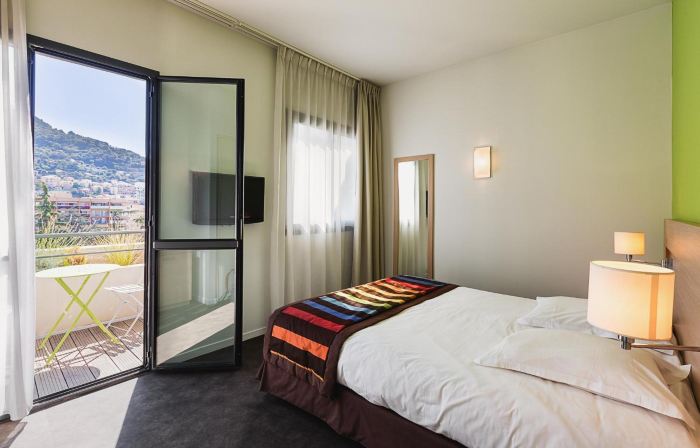 Esatitude Hotel