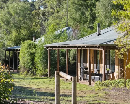 Treenbrook Cottages Hotels in Pemberton
