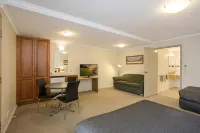 Waves Motel and Apartments