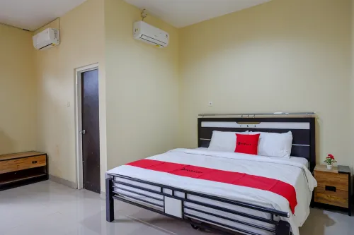 RedDoorz @ Jalan Bali Cilacap Hotels in North Cilacap