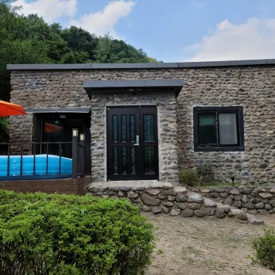 Yangsan Nature Hanmadang Pension Отели рядом с достопримечательностью «Водопад Paraeso»