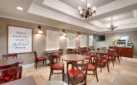 Best Western Downtown Phoenix Отели рядом с достопримечательностью «Центральная библиотека Бертон Барр»