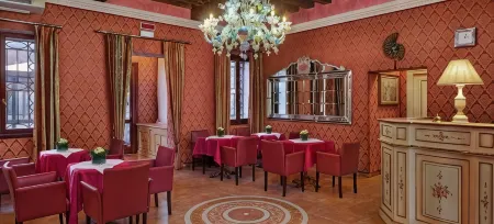 Hotel Tre Archi Отели рядом с достопримечательностью «Palazzo Pisani Moretta»