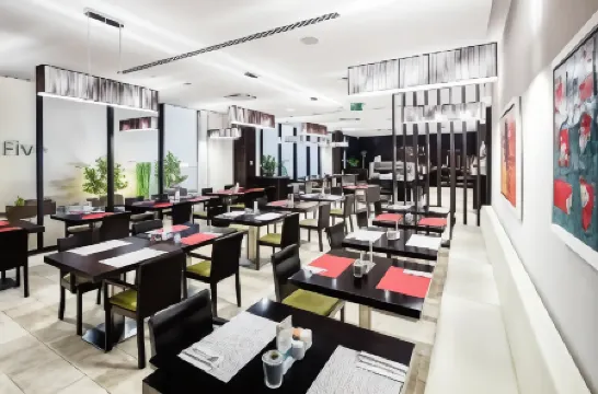 Occidental Praha Five