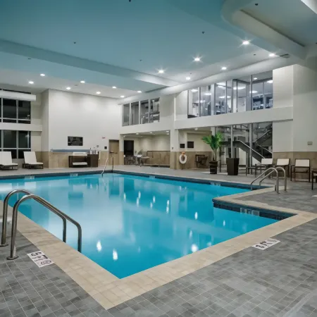 DoubleTree by Hilton Bristol Отели в г. Плейнвилл