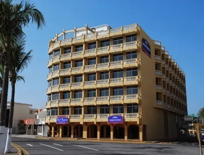 Howard Johnson by Wyndham Veracruz Hotels near Los Voladores of Papantla