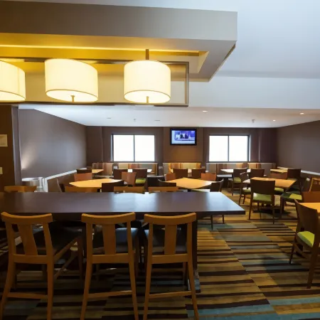 Fairfield Inn & Suites Burlington Отели в г. Берлингтон