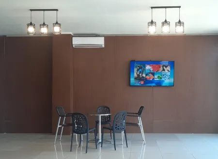 Zester Hotel Sidoarjo Отели в г. Sidoarjo