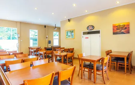 U Village Hotel and Villa Отели в г. Cidadap