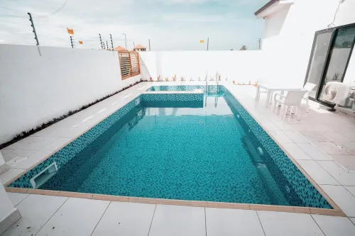 Modern 2 bedroom Villa with Pool, Ocean Vista, WIFI, AC, and Enhanced Safety Hotel a Prampram