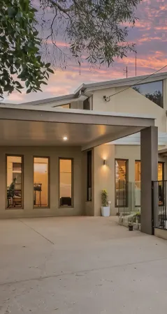 Shabby-chic, relaxed beach house situated within easy walking distance to beach. Отели рядом с достопримечательностью «Noosa National Park - Peregian Section»