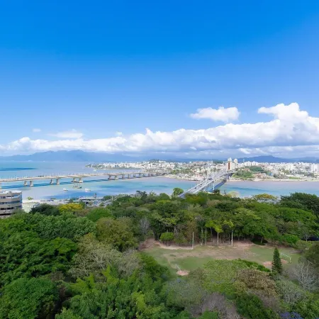 Fully Equipped Accommodations in a Building With Pool and gym in Downtown Florianopolis - Lins Отели рядом с достопримечательностью «Мост Эрсилиу-Луз»