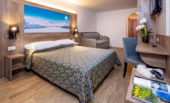 Hotel Alpen - Housity