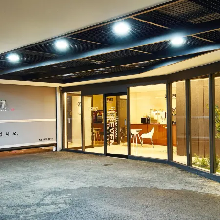 Jinju Hotel Seven