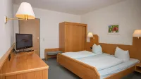 Ruser's Hotel - parking
