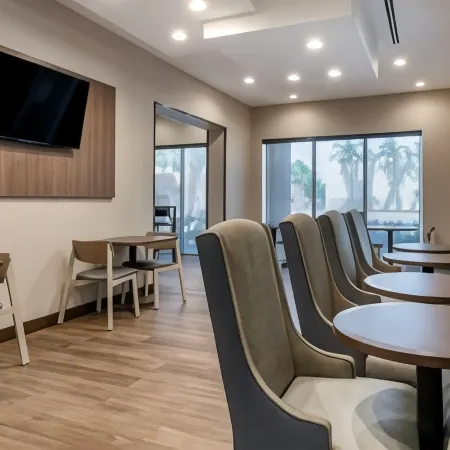 Comfort Suites Fort Lauderdale Airport & Cruise Port