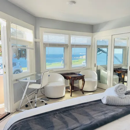 Oceanfront Landmark House Downstair Next to the Beach Panoramic Ocean Views!