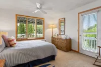 Beach Getaway - Spacious Katama Beach House