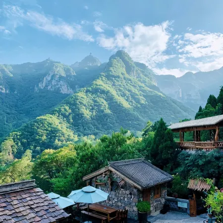 Mount Yunqiu Yaodong Courtyard