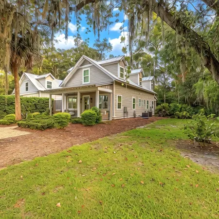 New Build Cottage near the Beach, Sea Island, Resturants