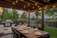 Parkside Retreat - NEW, HotTub, PoolTable & FirePit