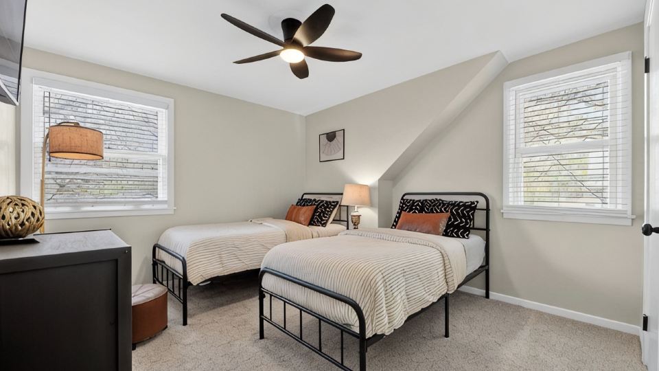 Central Haven - Luxury Stay Near MSU