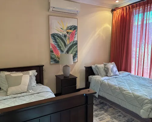Luxurious 2-Bedroom 2 Bathroom Condo in Esterillos Este. Walk to Bejuco Beach! Hotel a Esterillos Este