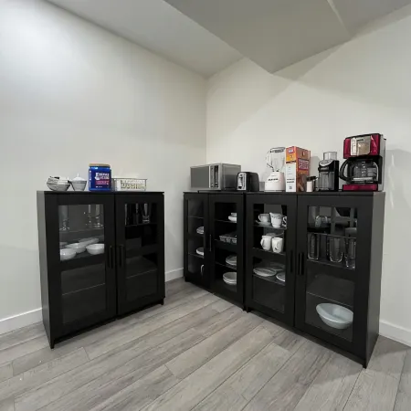 Cozy & Modern 3BR Lower Unit I Private Entrance, Laundry, Fridge Microwave