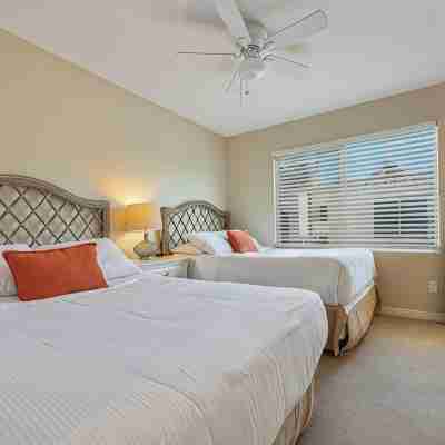 Just Beachy: a charming townhome steps from Beach & Boardwalk in Pacific Beach! Rooms