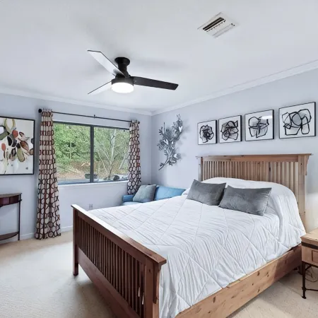 Lakefront Condo Lake Keowee • Resort Amenity • Modern Luxury Vibe • Dog Friendly