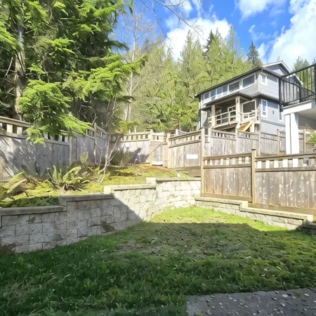 Luxury Coquitlam Escape with Beautiful Zen Interiors, Minutes to Transit Отели в г. Кокуитлам