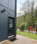 All New Retro Design Carriage House on the Fraser River - Wifi