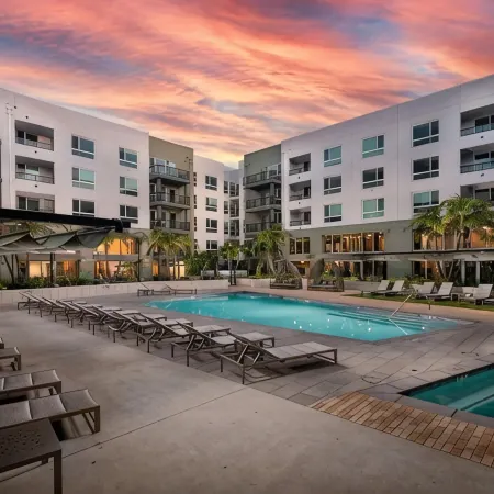 Bright Condo 10 Min from Disneyland W/ Pool & GYM