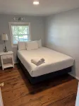 Charming 3-bedroom bungalow in Sneads Ferry with boat dock and gazebo access - WiFi
