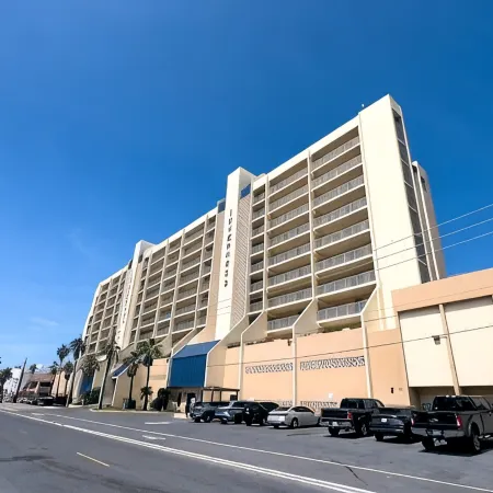 Sweeping 5th Floor Views - Direct Beach - Remodeled