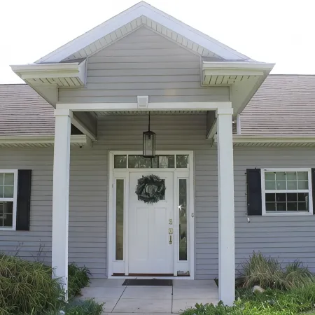 Charming 3-bedroom house: Winona Lake Front