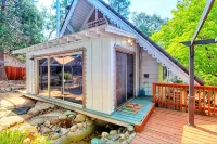 Yosemite Mountain Chalet with private sauna, decks, fireplace, air hockey & WiFi