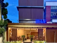 Blue Hotel Hotels near Tambau