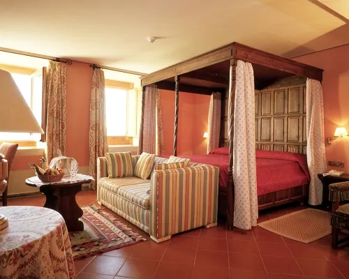 Parador de Cardona Habitaciones Photos