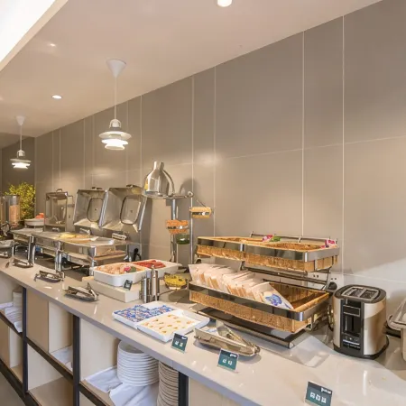 Homeinn Hotel (Nanling Zhanghe Avenue Jin Street Huafu)