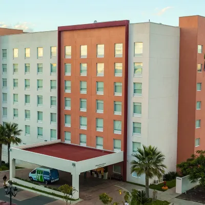 Holiday Inn Express GUADALAJARA AEROPUERTO by IHG Hotels near Tlaquepaque Central Bus Station