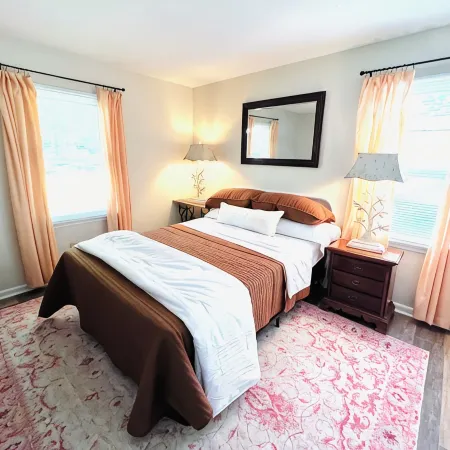 The Oasis. Cozy 3-bed house 1 mile to Campbell University. WiFi