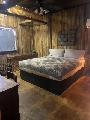 Cozy Lakeside Cabin, Mannford - 2성급