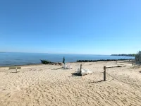 PRIVATE BEACH: ROYAL OCEANVIEW CASTLE @ CLINTON W/ 4 QUEENS 2 FULL Ξενοδοχεία στην πόλη Clinton