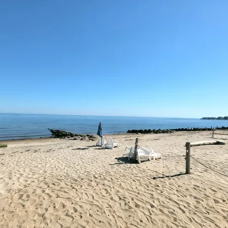 PRIVATE BEACH: ROYAL OCEANVIEW CASTLE @ CLINTON W/ 4 QUEENS 2 FULL