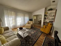 Spacious 3BR home with Heated Pool & WiFi! Great spot near beaches & shopping! -  Privatzimmer