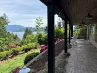 Cozy Home with Ocean and Mountain views. Family sized wth game room and deck - Boutique