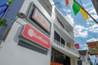 RedDoorz Plus near Pasar Gede Solo - Parking