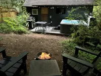 Cozy Cabin near Mt Hood with Hot Tub