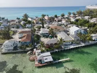 Cozy 2-bedroom apartment in delightful Bimini with WiFi, AC - Wifi